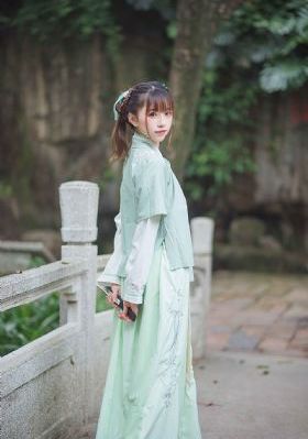 魔女第一季_BD英语高清在线观看