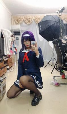 女人趴到床脱了内裤打光屁股视频_超清电影全集观看