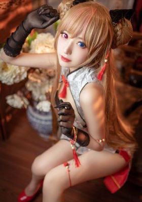 年轻女秘书_高清高清视频播放